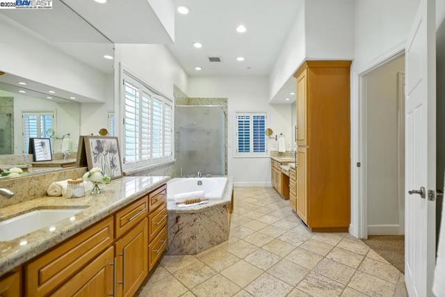 874 Overhill Dr, Hayward CA: https://media.crmls.org/mediaz/b5aa2393-9cb7-471d-acb8-814015cac0eb.jpg