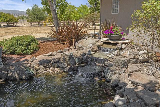 5636 Sundown Lane, Tres Pinos CA: https://media.crmls.org/mediaz/b5aab7a5-8123-4e9b-928a-3023168a683e.jpg