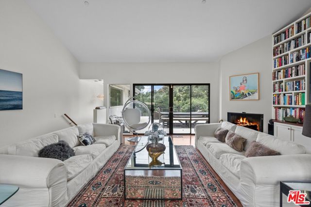 10697 Calle Quebrada, Goleta CA: https://media.crmls.org/mediaz/b5ab20a0-2eaf-4887-8daa-ecea3d51fcef.jpg