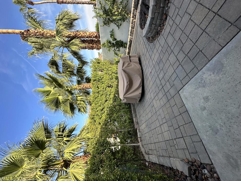 https://media.crmls.org/mediaz/b5ab8388-375a-44a6-bf09-689f29b9d145.jpg?preset=X-Large