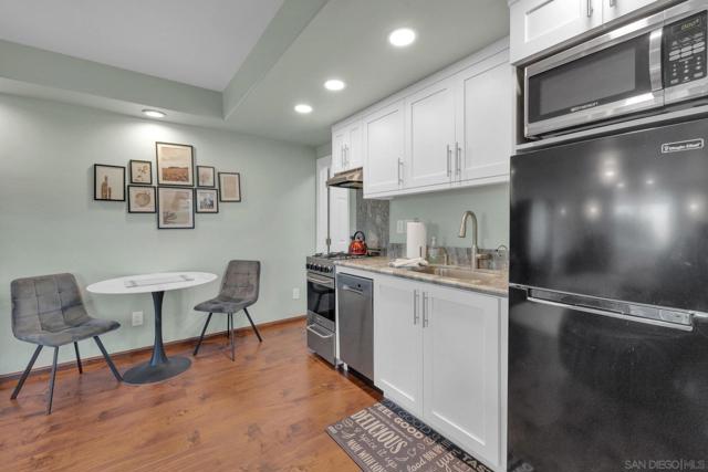 555 Manzanita Dr, Julian CA: https://media.crmls.org/mediaz/b5aba396-0c42-43ea-bbe8-35384f40318e.jpg