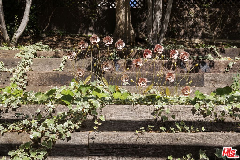 https://media.crmls.org/mediaz/b5abace3-2122-4d4a-b3e9-ebfae673b966.jpg?preset=X-Large