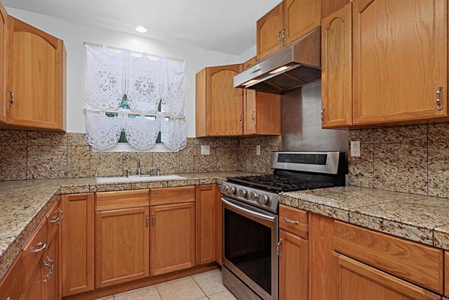 Detail Gallery Image 10 of 27 For 610 Cathy Ct, Escondido,  CA 92026 - 3 Beds | 2 Baths