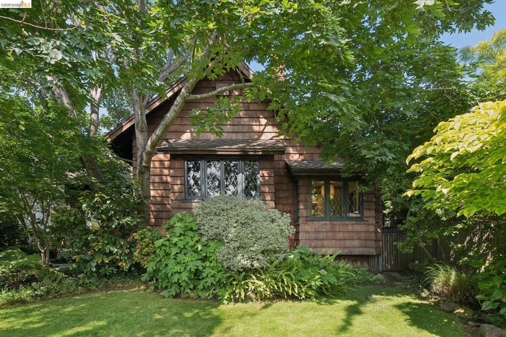 17 Eucalyptus Road