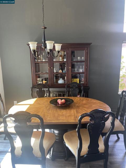 1011 Amanda Cir, Brentwood CA: https://media.crmls.org/mediaz/b5ad99b6-5197-4445-a1ba-e7872446df01.jpg
