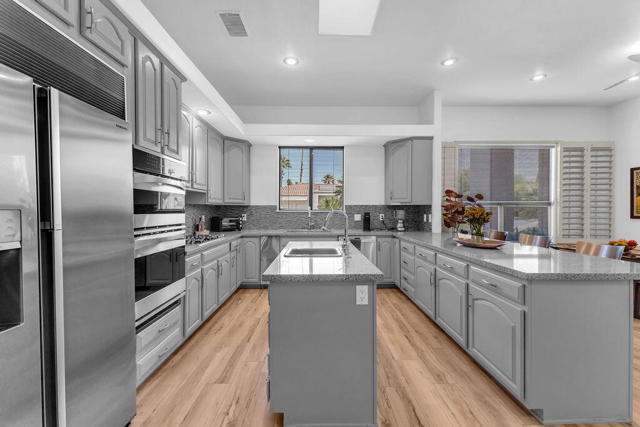 29 El Roble Court, Rancho Mirage CA: https://media.crmls.org/mediaz/b5ada7eb-8109-4dd7-981e-688c1f49af00.jpg