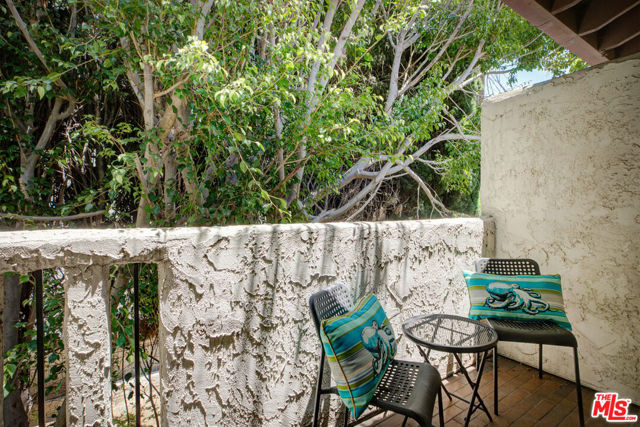 1916 Overland Avenue, Los Angeles CA: https://media.crmls.org/mediaz/b5ae0873-cc1a-4c21-9cd3-9764c71c8dda.jpg