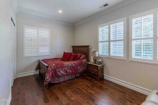 3007 Springbank Court, Bakersfield CA: https://media.crmls.org/mediaz/b5aebca5-e777-4345-884a-f1aa5ddd54a2.jpg