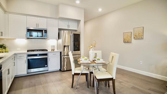 338 Llano De Los Robles Avenue, San Jose CA: https://media.crmls.org/mediaz/b5aebe87-15ec-4c81-ad00-77094d131ce8.jpg