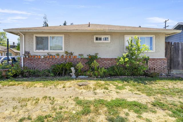 938 College Drive, San Jose CA: https://media.crmls.org/mediaz/b5aed750-6cb5-470c-88f1-14cc4fdaec98.jpg