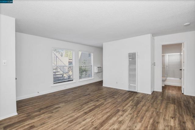 Image 6 of 37 For 2236 Hillsborough Ct