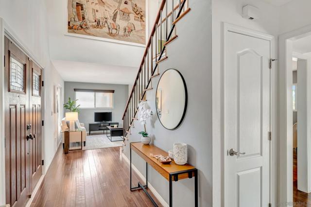 3212 Cadden Ct, San Diego CA: https://media.crmls.org/mediaz/b5af0149-85b6-4105-8e95-ed10fd626504.jpg
