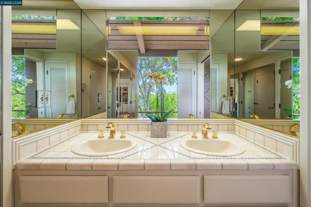 71 Silverwood Dr, Lafayette CA: https://media.crmls.org/mediaz/b5af2368-fd91-47d0-aab2-f7a2580308c3.jpg