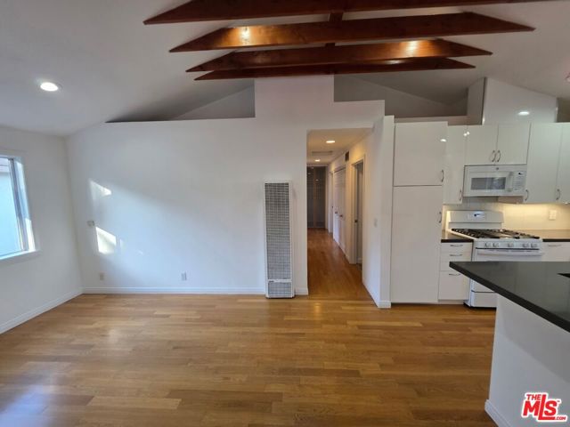 1029 Pleasantview Avenue, Venice CA: https://media.crmls.org/mediaz/b5af2cb8-a29a-4839-bad0-75b22ad6740a.jpg