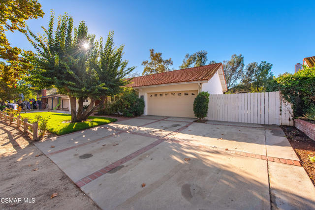 952 Carefree Drive, Simi Valley CA: https://media.crmls.org/mediaz/b5afaaaa-9a71-4b41-828b-178b404da68a.jpg