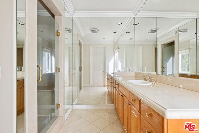625 Foothill Road, Beverly Hills CA: https://media.crmls.org/mediaz/b5afe8b0-2ca9-48d7-80ee-ec13f9475e39.jpg