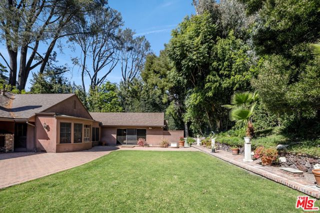 1110 Sutton Way photo 17