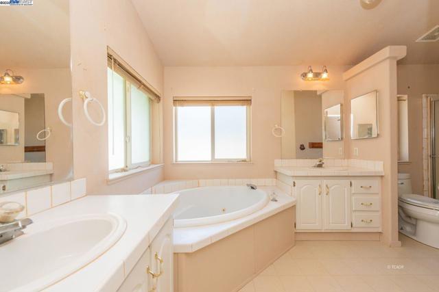 31 Rocky Road, Weaverville CA: https://media.crmls.org/mediaz/b5b07633-d63b-4766-a959-f970d7758f7e.jpg