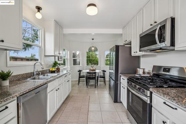 4006 Lincoln Ave, Oakland CA: https://media.crmls.org/mediaz/b5b0988a-e414-4ad9-86cd-4f454095f5b7.jpg