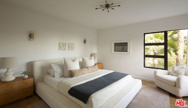 5692 Holly Oak Drive, Los Angeles CA: https://media.crmls.org/mediaz/b5b0a04e-4257-4483-954a-bc1ebf467e19.jpg