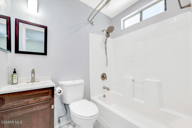 125 Pepper Road, Newbury Park CA: https://media.crmls.org/mediaz/b5b0a58e-6255-4664-99f2-1d58153e6f58.jpg