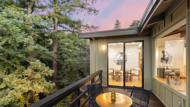 760 La Mesa Drive, Portola Valley CA: https://media.crmls.org/mediaz/b5b0faf7-1ba7-4968-9d8a-197073950d82.jpg