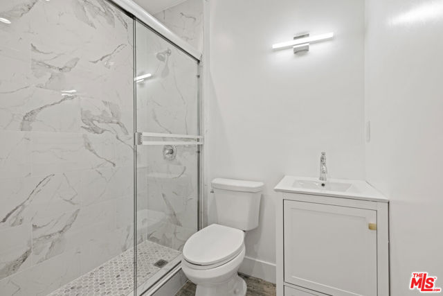 10914 Mcvine Avenue, Sunland CA: https://media.crmls.org/mediaz/b5b12054-d415-4715-b134-124b476ffd24.jpg