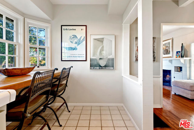 15213 Del Gado Drive, Sherman Oaks CA: https://media.crmls.org/mediaz/b5b147ac-fd54-4a87-bf72-294621d7f556.jpg