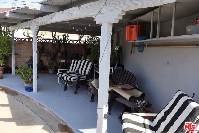 2918 Gladstone Street, Pomona CA: https://media.crmls.org/mediaz/b5b14fd9-91af-4fd7-aa67-1e710231cab5.jpg