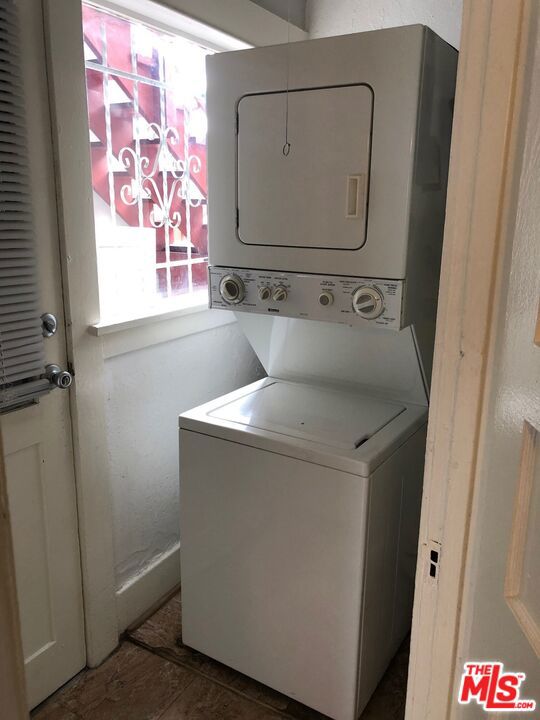 1604 La Fayette Road, Los Angeles CA: https://media.crmls.org/mediaz/b5b15ab8-120e-4b98-a6ce-5077aa104734.jpg
