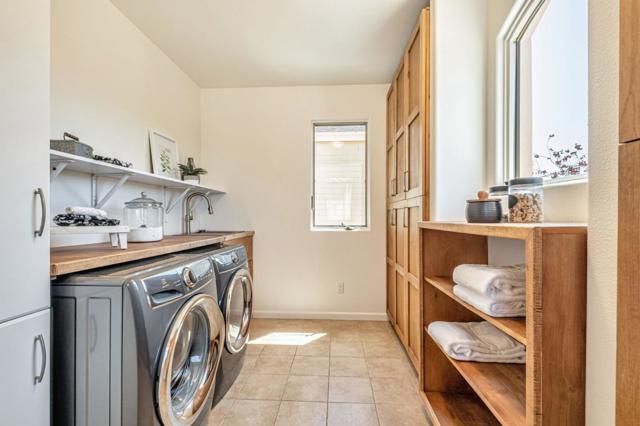 125 Zanzibar Drive, Aptos CA: https://media.crmls.org/mediaz/b5b1714a-883d-4873-a20a-aa4b3b7a7b83.jpg