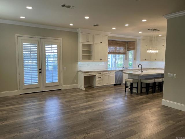 Detail Gallery Image 11 of 16 For 7941 Corte Domingo, Carlsbad,  CA 92009 - 4 Beds | 4/1 Baths