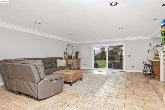 4828 Sellers Ave, Brentwood CA: https://media.crmls.org/mediaz/b5b1b55c-d0b6-45b7-9130-c018e3cb6461.jpg