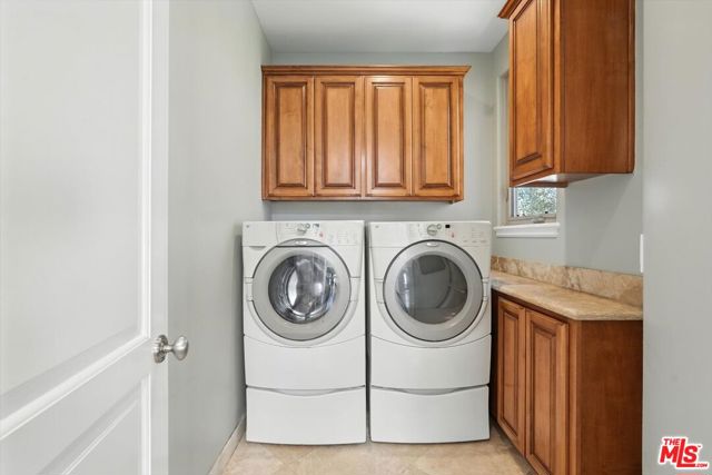 3200 Elm Avenue, Manhattan Beach, California 90266, 5 Bedrooms Bedrooms, ,4 BathroomsBathrooms,Residential,For Sale,Elm,25584821