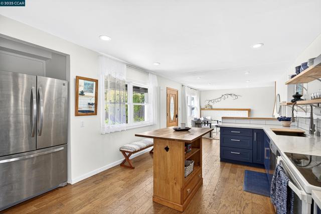 5774 Friar Ct, El Sobrante CA: https://media.crmls.org/mediaz/b5b21609-50b1-4248-99c5-7a23a5a23d46.jpg