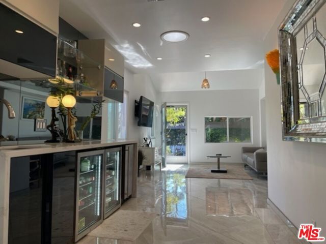 425 Sunridge Street, Playa del Rey CA: https://media.crmls.org/mediaz/b5b309b1-ecbe-4634-b160-6b62f057200c.jpg