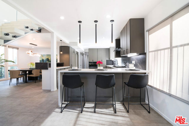 3585 Alana Drive, Sherman Oaks CA: https://media.crmls.org/mediaz/b5b32fe4-c959-4821-b115-dc8de2d24a1d.jpg