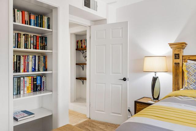 1223 E San Lorenzo Road, Palm Springs CA: https://media.crmls.org/mediaz/b5b38716-28bd-4e1b-877c-bc56ff6509e7.jpg