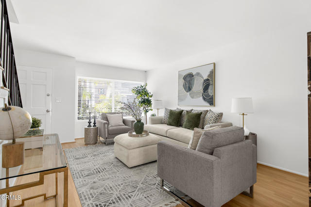 Detail Gallery Image 7 of 25 For 10801 Blix St #2,  North Hollywood,  CA 91602 - 2 Beds | 1/1 Baths
