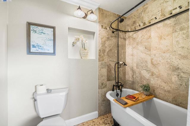 26928 Palomares Rd, Castro Valley CA: https://media.crmls.org/mediaz/b5b45e2f-cf43-4696-9aff-9c698213f85d.jpg