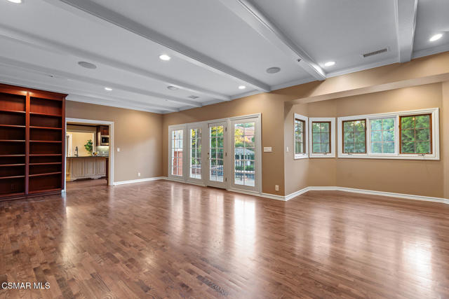 5320 Long Shadow Court, Westlake Village CA: https://media.crmls.org/mediaz/b5b53c8a-a97e-4d76-8ba2-8a6ba81ce26b.jpg