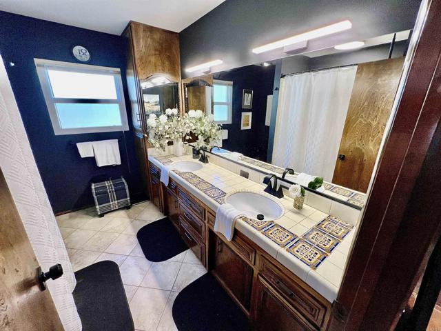2073 Elevado Rd, Vista CA: https://media.crmls.org/mediaz/b5b5608c-f21b-4f6e-b6e7-c3fed3ad36e4.jpg