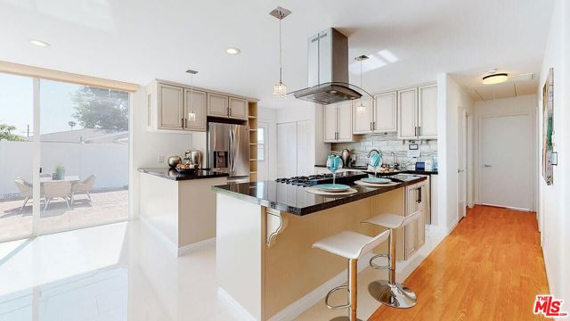 8212 Belford Avenue, Los Angeles CA: https://media.crmls.org/mediaz/b5b59471-bf62-4d45-a041-31b3224ac5e6.jpg