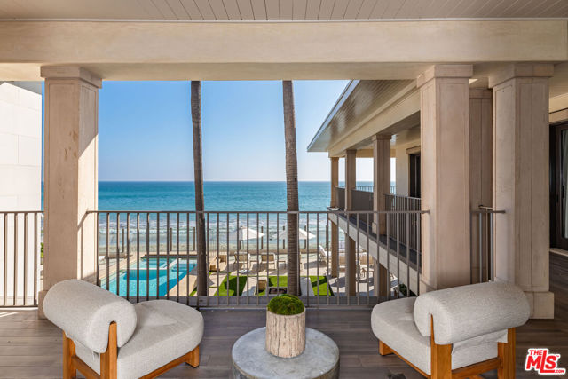 22368 Pacific Coast Highway, Malibu CA: https://media.crmls.org/mediaz/b5b5ac61-22c4-415b-8c14-16de6a2f0a0d.jpg
