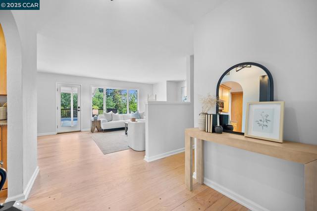196 Miramonte Rd, Walnut Creek CA: https://media.crmls.org/mediaz/b5b61a44-9626-4a02-94c6-b54a57df0344.jpg