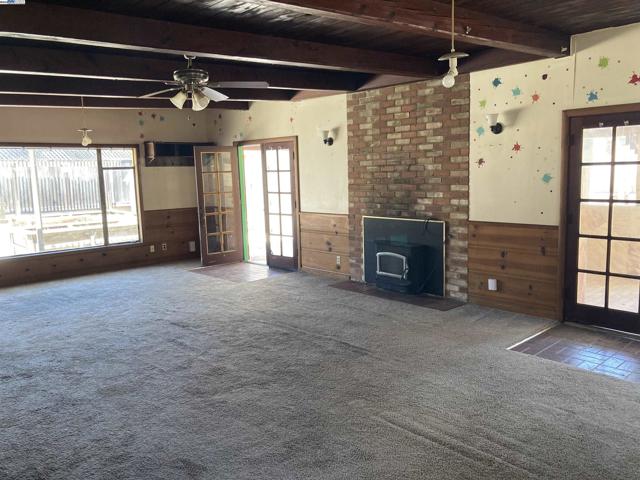 22007 Orange Ave, Castro Valley CA: https://media.crmls.org/mediaz/b5b64340-5a2f-47a0-a5da-b53421f46952.jpg