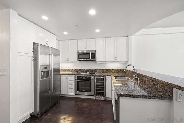 555 Front Street, San Diego CA: https://media.crmls.org/mediaz/b5b67eb5-61a5-4947-bb8c-6faaf33e2d81.jpg