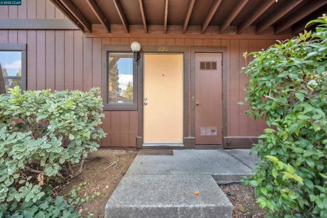 890 Camelback Pl, Pleasant Hill CA: https://media.crmls.org/mediaz/b5b6c756-f267-4de2-815a-66e5498ff66f.jpg
