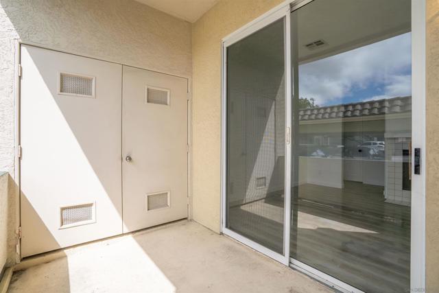 10820 Sabre Hill Dr, San Diego CA: https://media.crmls.org/mediaz/b5b6f067-a00c-4513-acb6-4f64fdcc9e8e.jpg