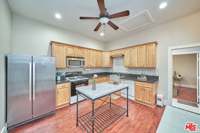 1224 Dewey Avenue, Los Angeles CA: https://media.crmls.org/mediaz/b5b73658-91cb-40d9-a88a-3c354b3b35ed.jpg